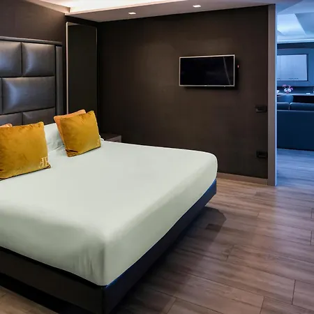 & Tre Fontane Luxury